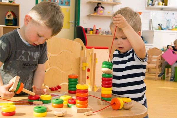 Holzpuzzle, Spielzeug, Sortierstäbe, Kinderzimmer, Aufbaupiel