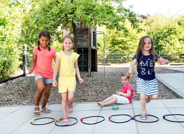 Wurfspiel "Jump & Throw" Wurfspiel "Jump & Throw"