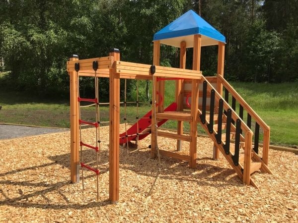 Logo Spielturm mit Kletternetz