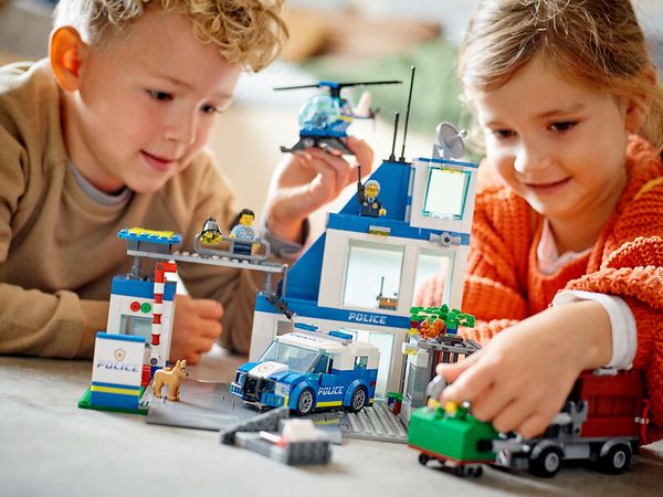 60316 LEGO® City Polizeistation, 668 Teile