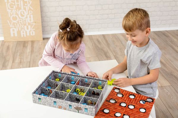 Brettspiel Flooping, 2 Spieler, ab 4 Jahre, Spieldauer 10 Minuten Brettspiel Flooping, 2 Spieler, ab 4 Jahre, Spieldauer 10 Minuten