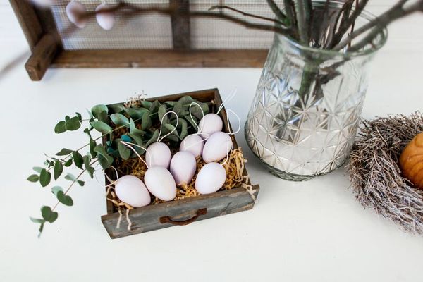 Pappmaché-Eier weiß mit Aufhänger, 13 Stück Pappmaché-Eier weiß mit Aufhänger, 13 Stück