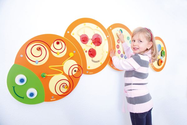 Wandspielobjekt Raupe Uhr, 45 x 48 cm, ab 3 Jahre