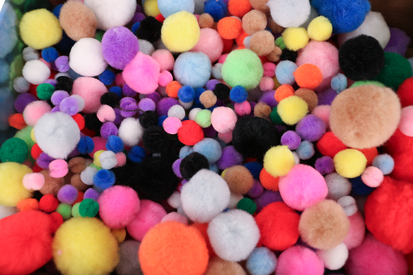 FOLIA Pompons Mix bunt, Ø 1-4 cm, 930 Stück Großpackung