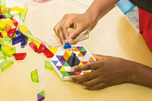 Tangram, geometrische Formen, Puzzle, Spielzeug, bunte Steine