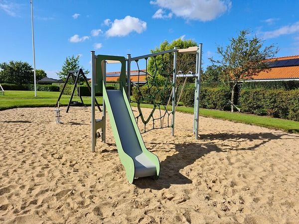 Klettergerüt Benja mit Rutsche Klettergerüt Benja mit Rutsche