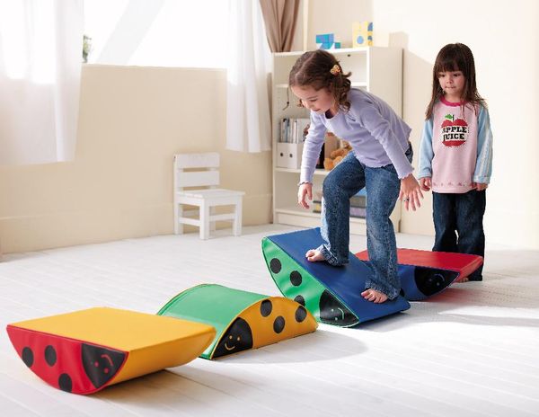 kinder, spielmatte, Schaumstofframpe, bunte blöcke, aktivitäten
