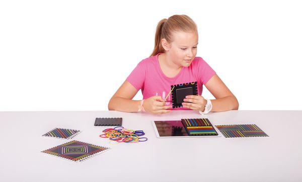 Magnetspiel "Magna Bands" mit farbigen Gummibändern & Vorlagekarten