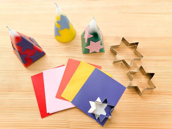 Partyhüte, Sternformen, Glückwunschkarten, Ausstechformen, bunte Karten