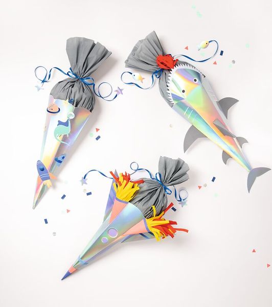 FOLIA Schultüten-Bastelset "Space Dino/Rakete/Hai, irisierend, 68 cm, 1 Set