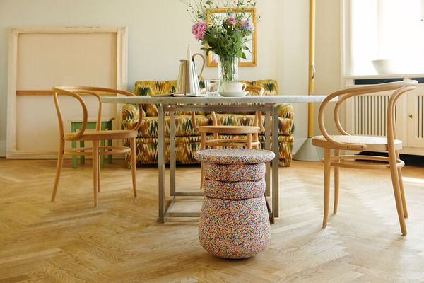 Esstisch, Stühle, Holzboden, Blumen, Kaffeetafel