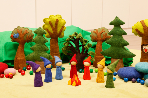 Filzfiguren, Waldszene, Waldtiere, Hochzeitsspiel?, Kinderkunst