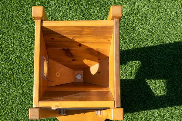 holz planter, Pflanzgefäß aus Holz, Gartenpflanzkasten, Holzstruktur, Gras