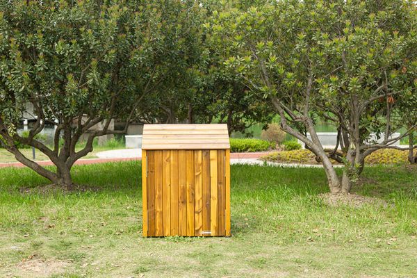 Outdoor-Schrank mit geschlossenen Türen, LxBxH 81 x 50 x 101 cm Outdoor-Schrank mit geschlossenen Türen, LxBxH 81 x 50 x 101 cm