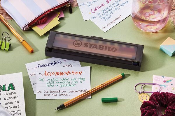 STABILO Fineliner Point88 im 10er Click-Set, zum Aufstellen, 10 Farben