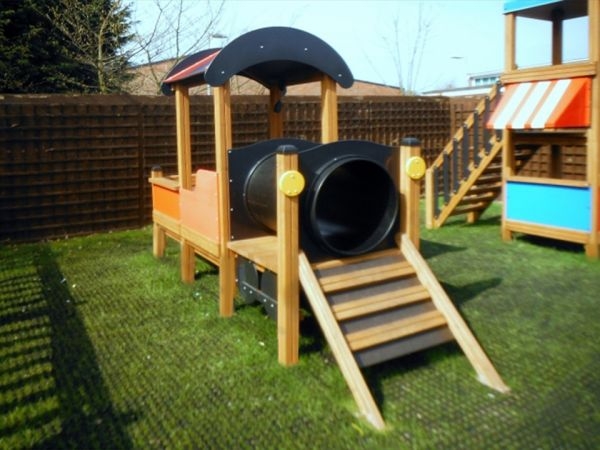 Spielgeräte, Kletterturm, Rutsche, Spielplatz, Holzkonstruktion