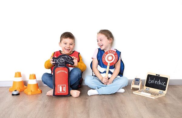 Spielzeug, Kinderspielsachen, Sicherheits-Setup, Kreisel?, Schultafel?
