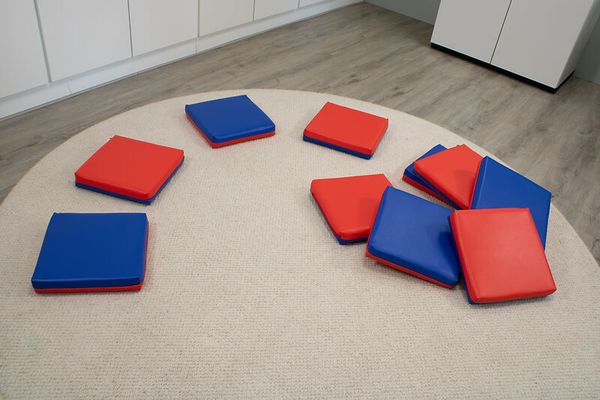 KITAEINKAUF Sitzkissen-Set, Kunstleder, 2-farbig, 10 Stück, Farbe wählbar KITAEINKAUF Sitzkissen-Set, Kunstleder, 2-farbig, 10 Stück, Farbe wählbar