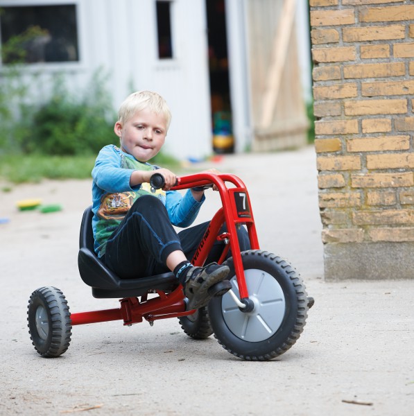 kindertrike, schild, rot, gepaeckter_seat, großer_laufreifen