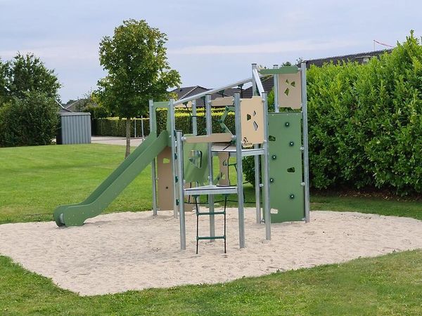 mittleres Klettergerüst Boris mit Rutsche