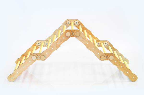 Wandelbares Klettergerät mit Rampe/Rutsche Wandelbares Klettergerät mit Rampe/Rutsche