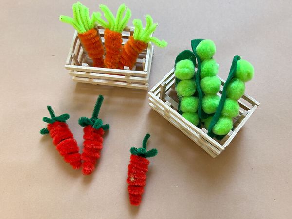 Kunststoff-Accessoires, Karottenform, Orangene Karotten, Grüne Karotten, Mini-Garten