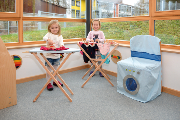 Wäscheständer aus Holz mit 10 Klammern, ab 3 Jahre Wäscheständer aus Holz mit 10 Klammern, ab 3 Jahre