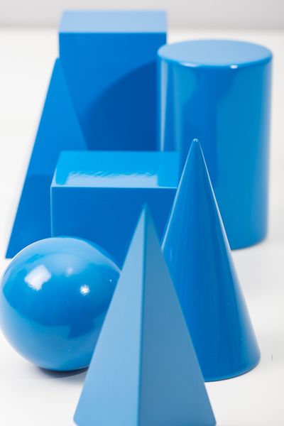 NIENHUIS MONTESSORI Geometrische Körper, 10 Stück  NIENHUIS MONTESSORI Geometrische Körper, 10 Stück