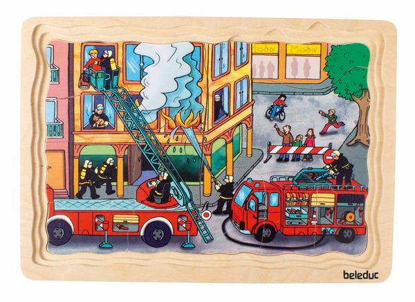 Feuerwehr, Löschzug, Feuerwehrauto, Brandbekämpfung, Notfallszene