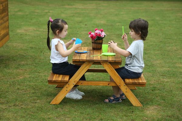 kinder, picknick, draußen, tisch, blumen