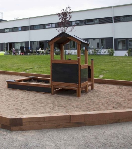 Villa Spielhaus mit Sandkasten