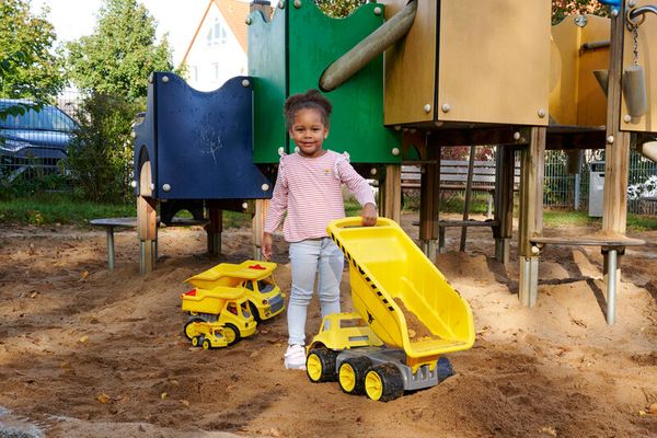 BIG Power-Worker Mega-Truck Kipper, 65 x 31 x 36 cm, ab 2 Jahre BIG Power-Worker Mega-Truck Kipper, 65 x 31 x 36 cm, ab 2 Jahre