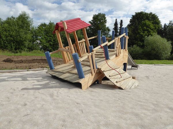 Spielgerät, Klettergerüst, Holzspielplatz, Rutschbahn, Sandkasten