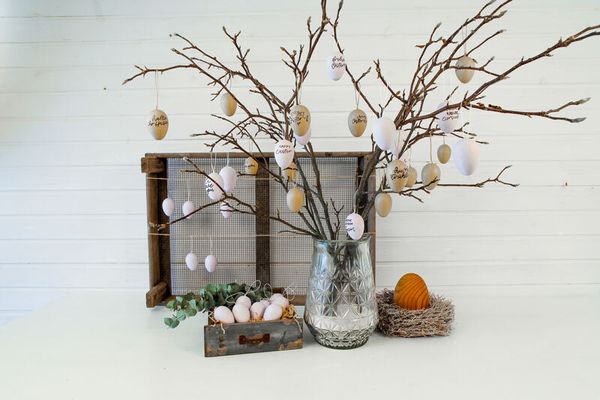 Pappmaché-Eier weiß mit Aufhänger, 13 Stück Pappmaché-Eier weiß mit Aufhänger, 13 Stück