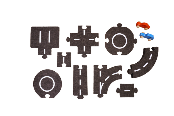 GOKI Spielstraße aus Filz, 28-teilig inkl. 2 Holzautos GOKI Spielstraße aus Filz, 28-teilig inkl. 2 Holzautos