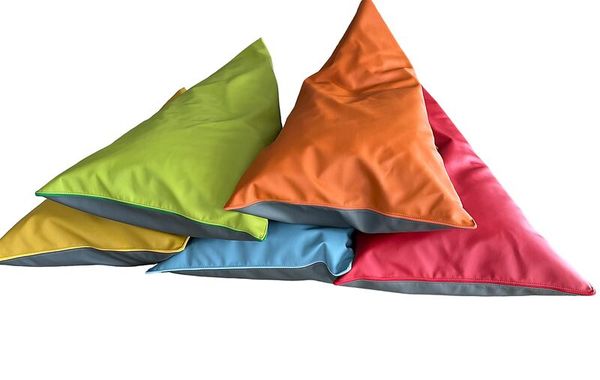 kissen, kissenbezug, verschiedene farben, farbvielfalt, farbenmix