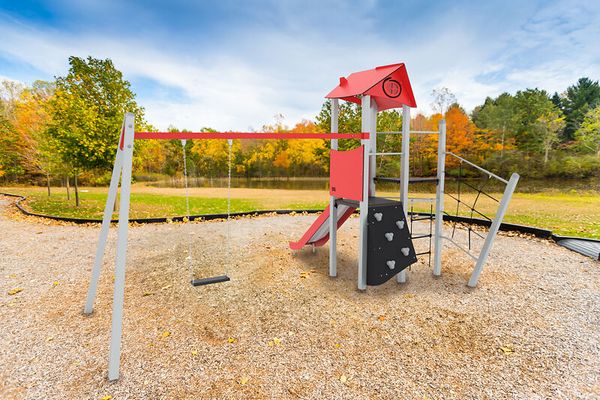 Spielplatz, Kletterturm, Kletterwand, Rutschstange