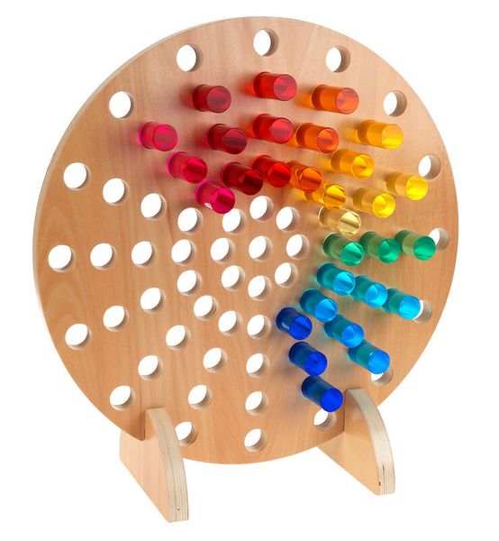 holzboard, perlenringe, abstrakte farben, spielzeug, stoppuhr?