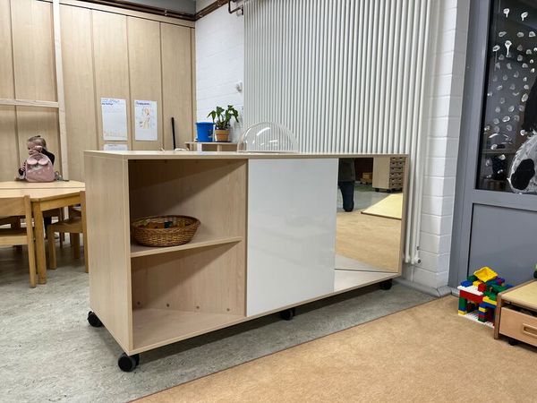 Sideboard, Schrank, Aufbewahrungseinheit, weiße Platte, HolzFinish