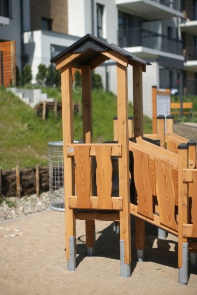 Rubik Spielturm mit Rutsche