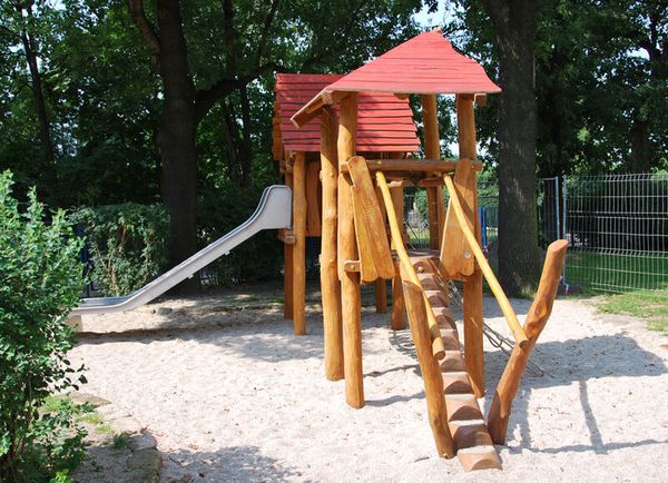 Spielanlage mit 2 Türmen