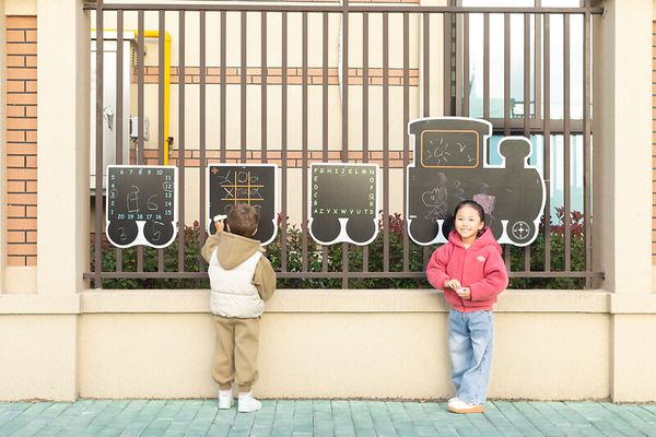 Schul-Tafel, Outdoor-Tafeln, Kinderkunst, Kreidezeichnungen, Spielplatz-Aktivität