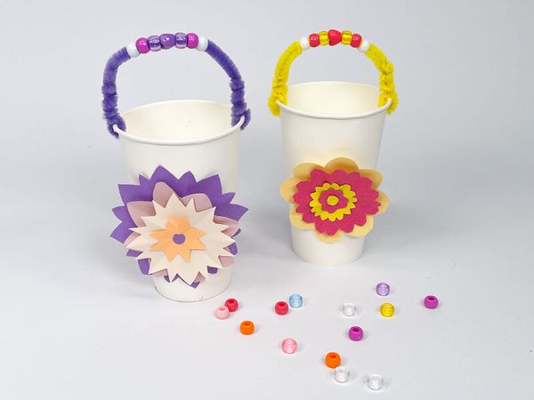 Papierblume, Bastellcups, bunte Henkel, Blumenverzierung, Perlen-Deko