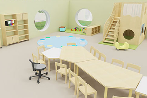 Spielbereich im Kindergarten mit Kindertischen