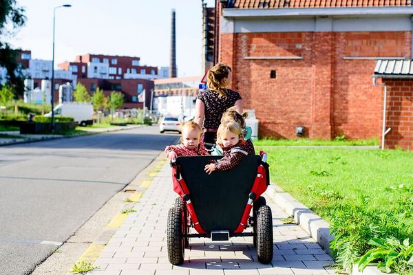 RAMBLER Krippenwagen Explorer 80, 6-Sitzer, rot RAMBLER Krippenwagen Explorer 80, 6-Sitzer, rot