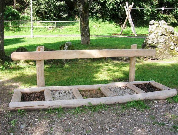 Fuß-Tastpfad mit Geländer und 5 Feldern Fuß-Tastpfad mit Geländer und 5 Feldern