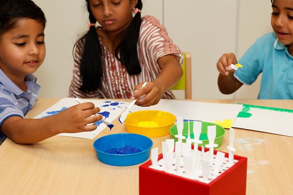 Kinder, Malkreide, Farben, Malaktivität, Kastenständer?