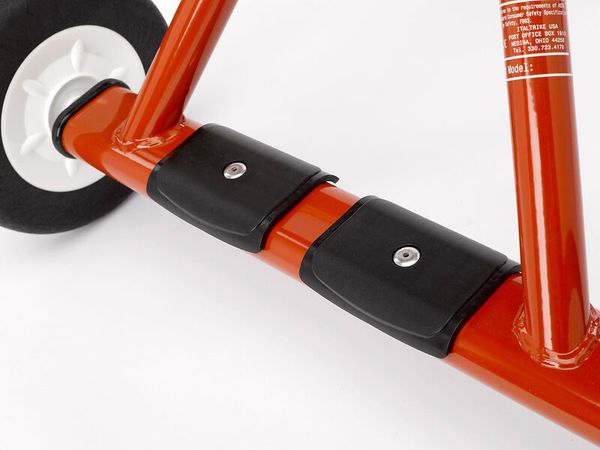Roller, Lenker, Rad, schwarze Polster, orange Rahmen