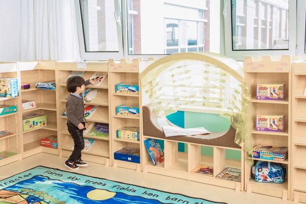 Holzregal, Kinderzimmer, Wandregal, Bücherregal, Kreissägeform?
