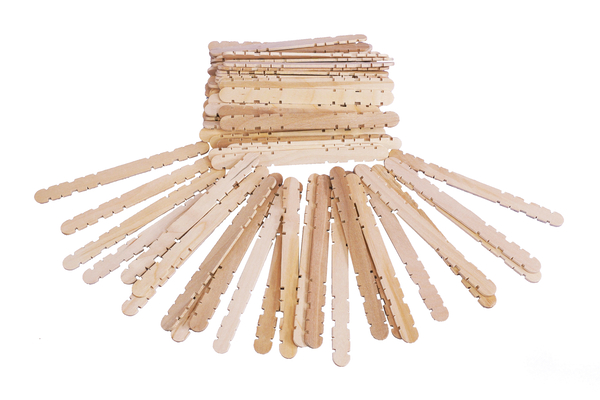 Holzstäbchen natur "vorgekerbt, zusammensetzbar", in praktischer Aufbewahrungsbox, ca. 1.000 Stück Holzstäbchen natur "vorgekerbt, zusammensetzbar", in praktischer Aufbewahrungsbox, ca. 1.000 Stück